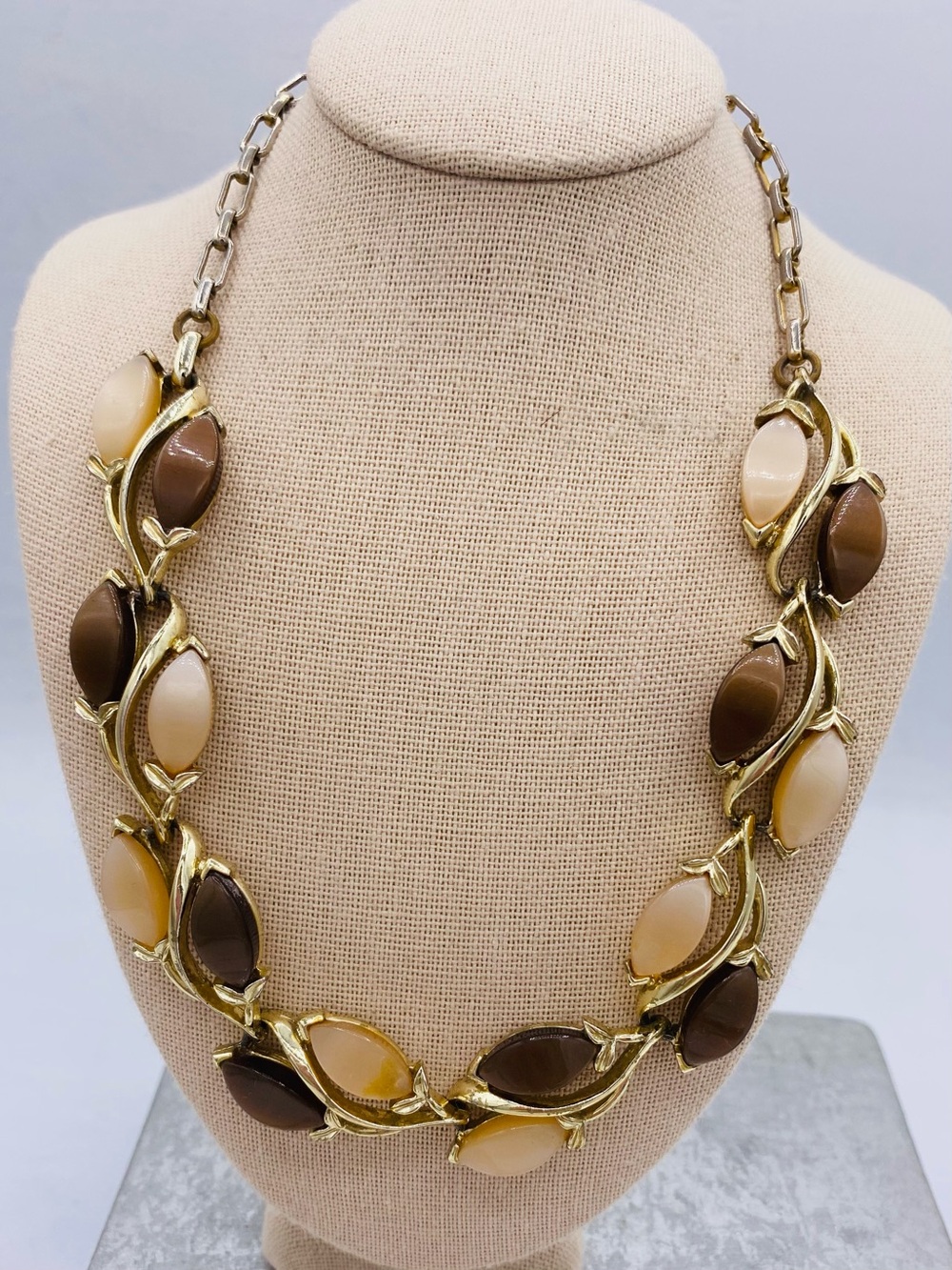 Vintage Gold-Tone Brown & Cream Thermoset  Leaf-Link Design Choker Necklace